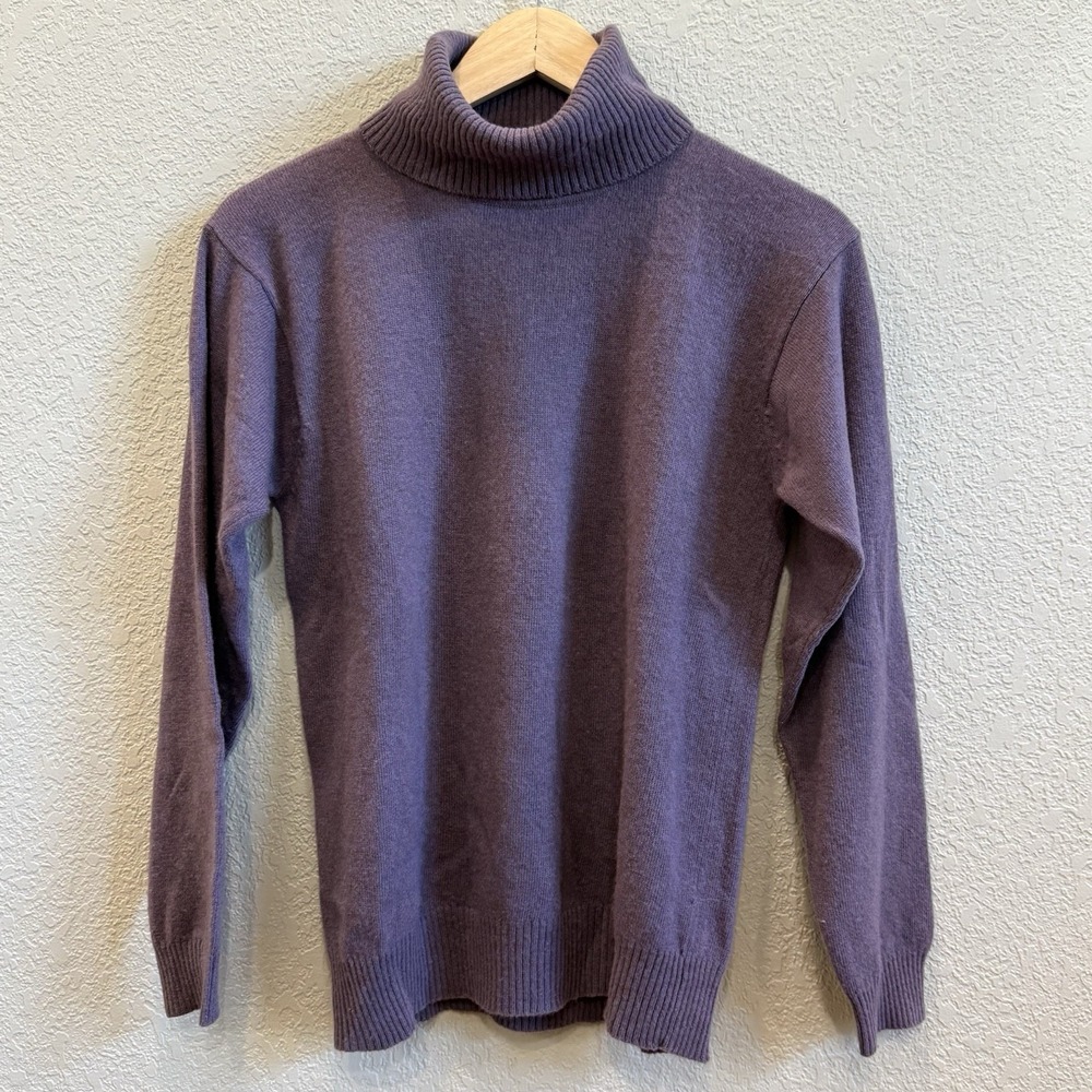 Cashmere Sutton Studio Purple Turtleneck Sweater 8 100% Cashmere - Repaired